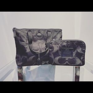 🤍👜COACH 👜🤍 Auth
Nylon small tote with pouch